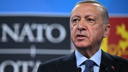 Präsident Recep Tayyip Erdogan erinnert Finnland und Schweden an ihre Zusagen und droht erneut mit Blockade. (Bild: APA/AFP/GABRIEL BOUYS)