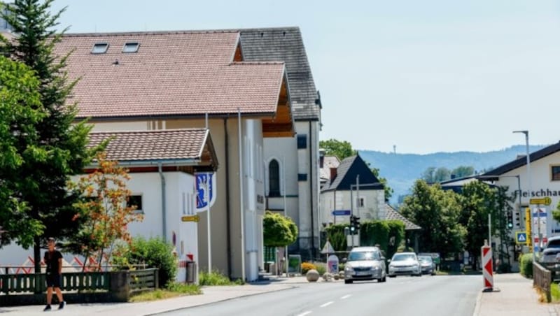 Lamprechtshausen steht nach dem schrecklichen Unglück unter Schock. (Bild: Tschepp Markus)