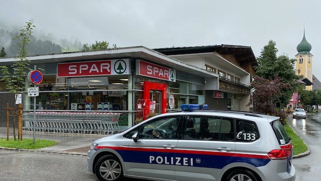 Am 3. August 2020 versuchte der damals 16-Jährige einen Supermarkt in Westendorf auszurauben (Bild: ZOOM.TIROL)
