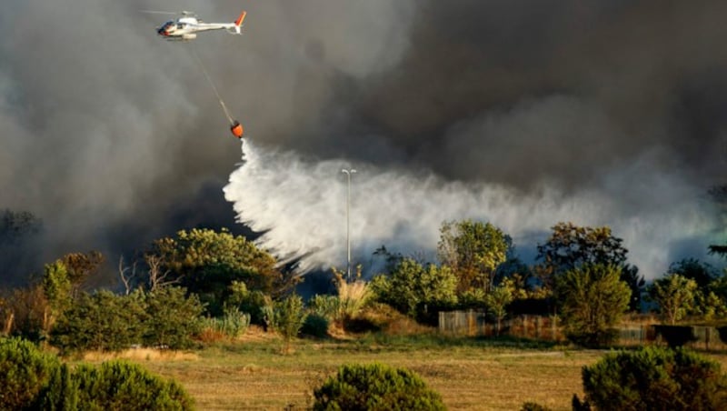 Waldbrand in der Nähe von Rom (Bild: AP)