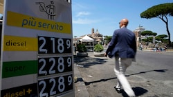 Treibstoffpreise in Italien (Bild: AP)