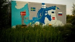 Die Route der Nord-Stream-Pipeline auf einem Container im deutschen Industriegebiet Lubmin