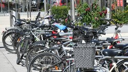 Im ersten Halbjahr konnten, obwohl es mehr Regentage gab, so viele Radfahrer, wie noch nie in Wien verzeichnet werden. (Bild: P. Huber)