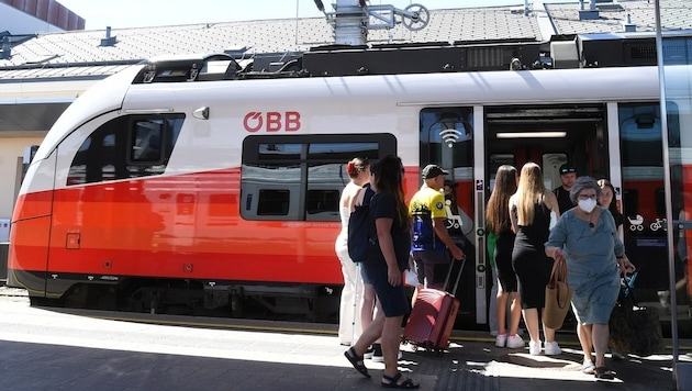 Ob Bus oder Bahn, auch der öffentliche Verkehr wird immer teurer. (Bild: P. Huber)