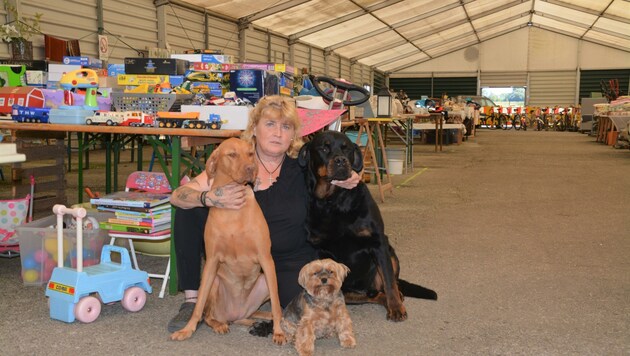 Tina Rosner mit ihren Hunden. Sie liebt Tiere über alles. (Bild: Charlotte Titz)