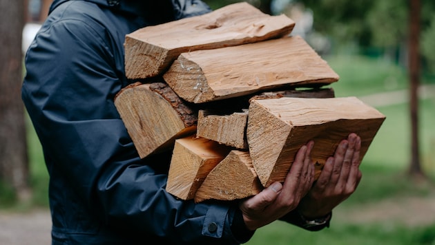 Berichte über knappe Holz-Lagerbestände im Handel mehren sich. (Bild: stock.adobe.com/ VK Studio)