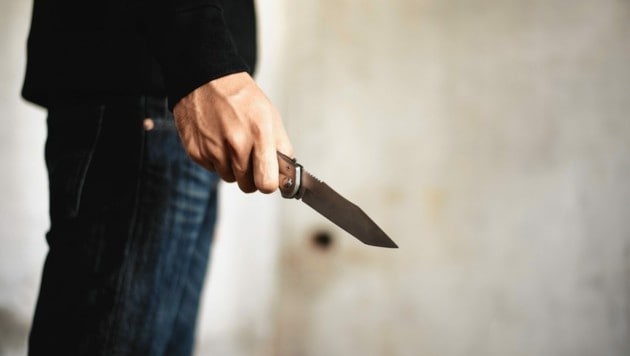 Der Verdächtige zückte ein Messer. (Symbolbild) (Bild: Shutter2U - stock.adobe.com)