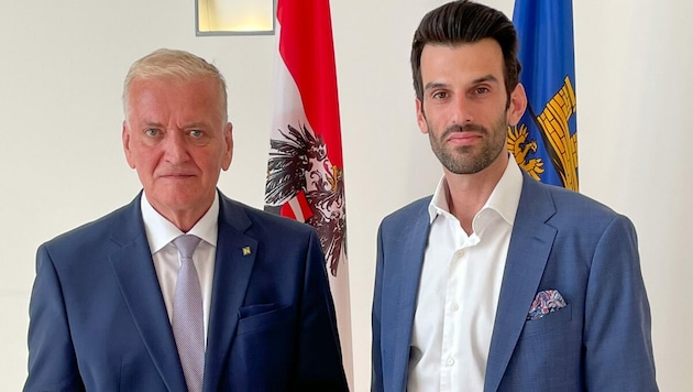 SPÖ-Landesvize Franz Schnabl und FPÖ-Landesparteichef Udo Landbauer wollen gemeinsam die ORF-Landesabgabe in Niederösterreich abschaffen. (Bild: FPÖ NÖ/SPÖ NÖ)