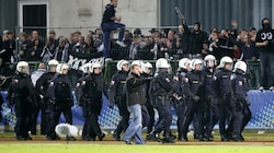 Die Polizei war beim Cup-Duell 2014 zwischen Austria Salzburg und Sturm Graz gefordert. (Bild: ANDREAS TRÖSTER)