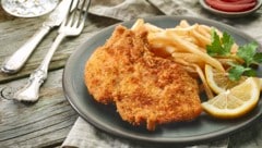 Im Schnitt kostet ein Schnitzel 17 Euro. (Bild: Mara Zemgaliete - stock.adobe.co)