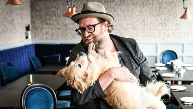 Familienmensch und Hundefan Gregor Meyle („Komm kurz rüber“) ist bekannt für unterhaltsame Shows. Der Songpoet ist einer der vielen Stars beim heurigen „Krone“-Fest von 19. bis 21. August in Linz. (Bild: Wenzel Markus)