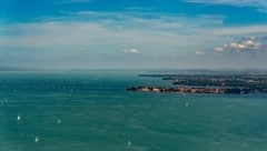 Rettungsaktion nach einem Tauchgang im Bodensee.  (Bild: Stiplovsek Dietmar)