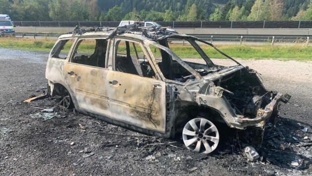 El auto se quemó por completo.  (Imagen: FF Rennweg)