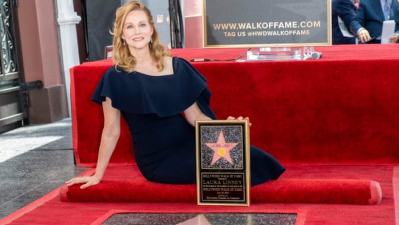 Laura Linney erhielt auch 2022 einen Stern am Hollywood Walk of Fame in Hollywood. (Bild: APA/Photo by VALERIE MACON/AFP)