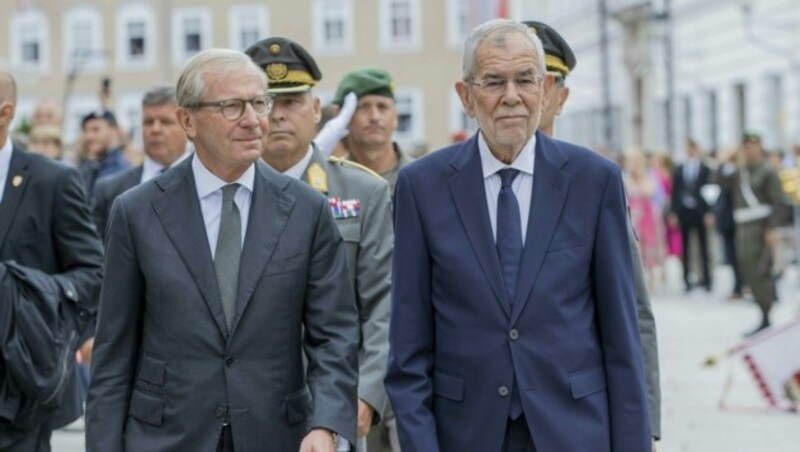 Salzburgs Landeshauptmann Wilfried Haslauer und Bundespräsident Alexander Van der Bellen bei der Eröffnung der Salzburger Festspiele (Bild: APA/FRANZ NEUMAYR)