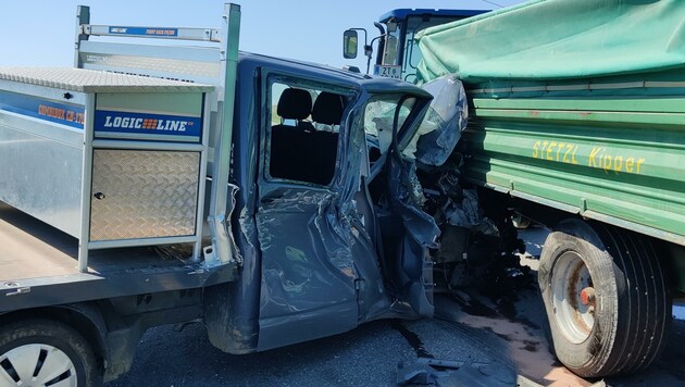 Nahezu unverletzt blieben Lenker und auch der Beifahrer bei diesem Unfall. (Bild: FF Schwarzenau)