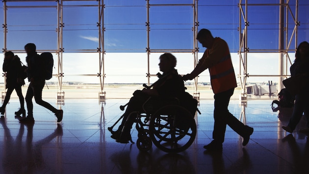 "We very much regret this incident," said the airport (symbolic image). (Bild: adobe.stock.com)