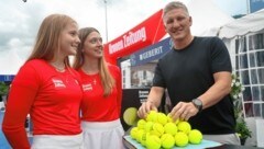 Bastian Schweinsteiger präsentierte sich am „Krone“-Stand gut gelaunt und völlig unkompliziert. (Bild: Birbaumer Christof)