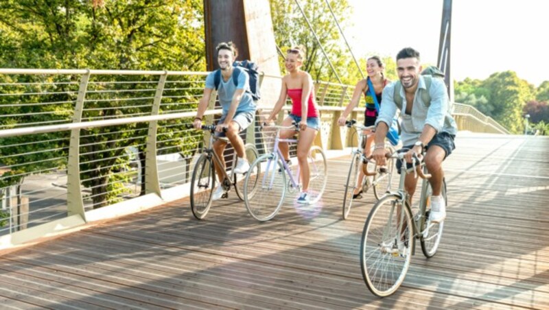 Jetzt ist wieder die Zeit für Fahrradtouren mit Freunden und der Familie. (Bild: Mirko Vitali/stock.adobe.com)