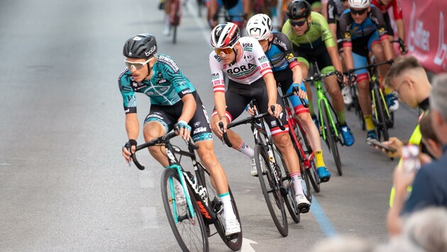 Sebastian Schönberger (l.) tritt heute in Wels in die Pedale. (Bild: Reinhard Eisenbauer)