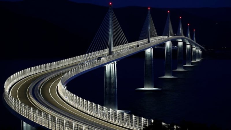 Die Peljesac-Brücke ist nun für den Verkehr freigegeben. (Bild: AP)