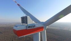 Premierminister Trudeau kündigte in einem bestehenden W.E.B-Windpark in Kanada 125 Millionen kanadische Dollar für die Errichtung von Windkraftanlagen im Land an. Zwei Windparks der W.E.B gelten schon jetzt bereits nahezu sicher als „Fixstarter“. (Bild: W.E.B/Grant Thompson)