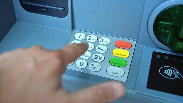 Die SPÖ fordert mehr Bankomaten in Niederösterreich. (Bild: Huber Patrick (Symbolbild))