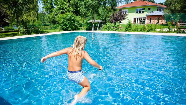 Die Pools benötigen viel Wasser. (Bild: Scharinger Daniel)