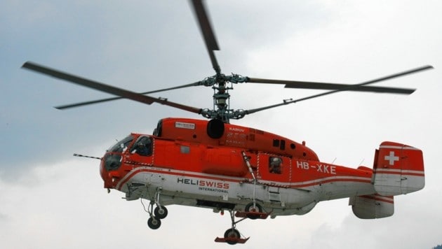 El helicóptero SWISS-Heli Kamov sería uno de los pocos que podría levantar un barco de esta categoría de peso.  Gracias a la cooperación con la empresa austriaca Wucher, también se utiliza a menudo en Austria.  (Imagen: Christof Birbaumer)