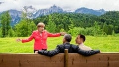 Gipfeltreffen mit Forrest Gump, Angela Merkel und Barack Obama? Natürlich erkennt man, dass das Bild manipuliert wurde. Aber wie lässt sich das überprüfen? Daran arbeiten die Experten am AIT beim Projekt „defalsif-AI“. (Bild: AIT)