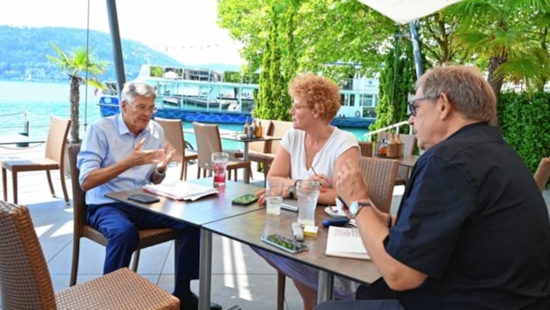 Peter Kaiser im Interview mit den „Krone“-Redakteuren Ida Metzger und Fritz Kimeswenger
 (Bild: EVELYN HRONEK)