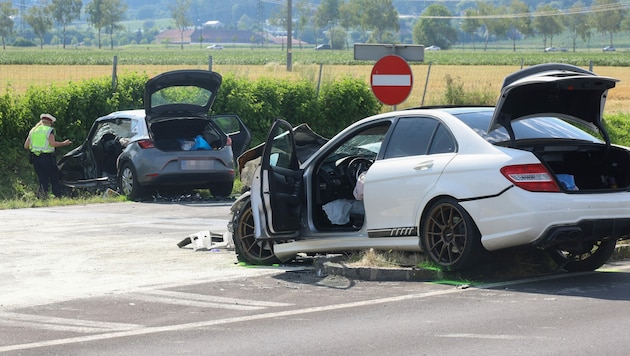 Beide Autos wurden bei dem Unfall schwer beschädigt. (Bild: Matthias Lauber)