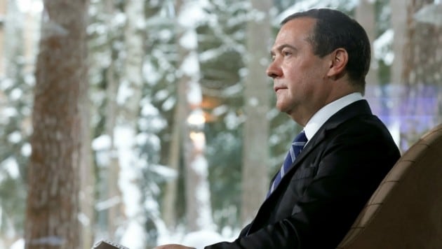 Der frühere russische Präsident Dmitri Medwedew (Bild: APA/AFP/SPUTNIK/Yulia ZYRYANOVA)