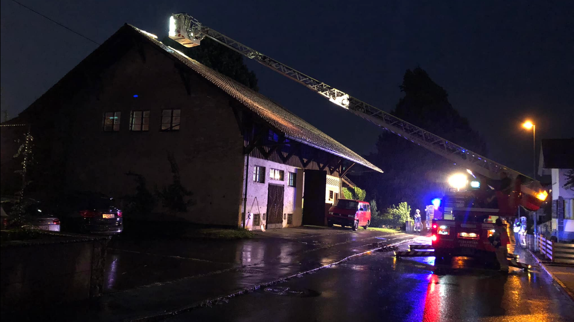 Die Lustenauer Florianis rückten sofort aus und verhinderten durch ihren Einsatz Wasserschäden. (Bild: Feuerwehr Lustenau)