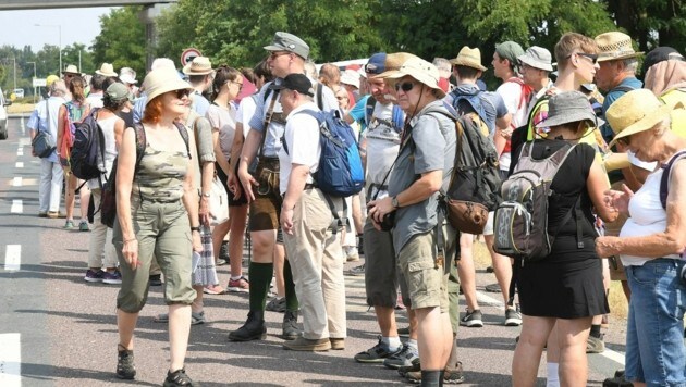 Los participantes en la marcha de Pohrlitz a Brno.  (Imagen: P. Huber)