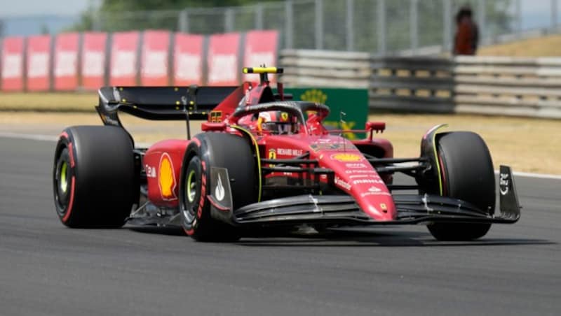 Carlos Sainz in seinem Ferrari-Boliden. (Bild: Copyright 2022 The Associated Press. All rights reserved)