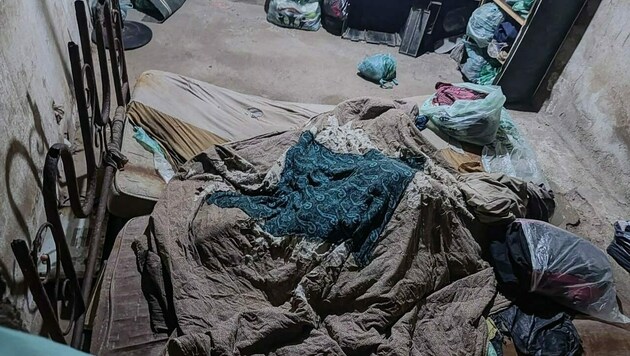 In diesem Raum wurden die Frau und die beiden Söhne dehydriert und ausgehungert gefunden. (Bild: AFP/Rio de Janeiro Military Police)