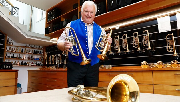 Martin Lechner eröffnete 1978 seinen eigenen Instrumentenbetrieb in Bischofshofen. Nun feiert er seinen 70. Geburtstag (Bild: Gerhard Schiel)