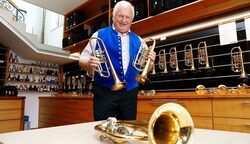 Martin Lechner eröffnete 1978 seinen eigenen Instrumentenbetrieb in Bischofshofen. Nun feiert er seinen 70. Geburtstag (Bild: Gerhard Schiel)