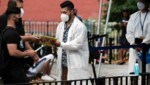 Das Gesundheitspersonal in New York registriert bereits Personen, die sich gegen das Virus impfen lassen wollen. (Bild: Getty Images/SPENCER PLATT)