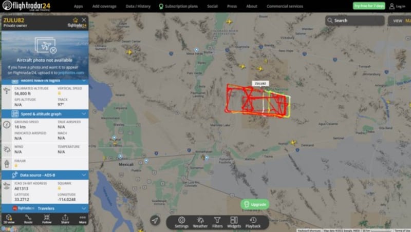 Beim Flugzeug-Tracking-Dienst „Flightradar 24“ kreiste die Solardrohne Samstagnachmittag immer noch über dem Yuma-Testgelände. (Bild: Screenshot, flightradar24.com)