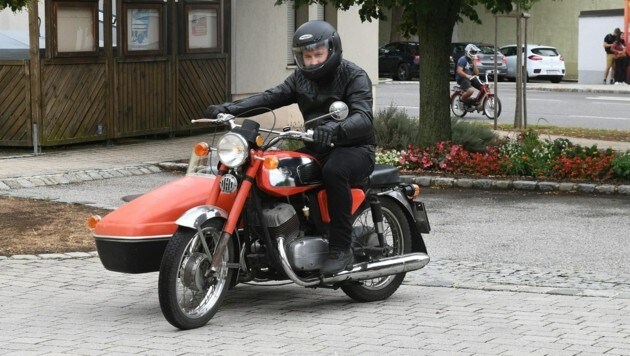 Jawa 350 con sidecar.  Este tipo se fabricó entre 1930 y 1992 en Checoslovaquia, más tarde República Checa.  (Imagen: P. Huber)