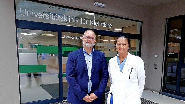 El dúo de gestión competente de la nueva instalación: el jefe del Hospital Universitario Carsten Martschin y la cuidadora de animales Beatrix Schönholz (Imagen: Reinhard HOLL)