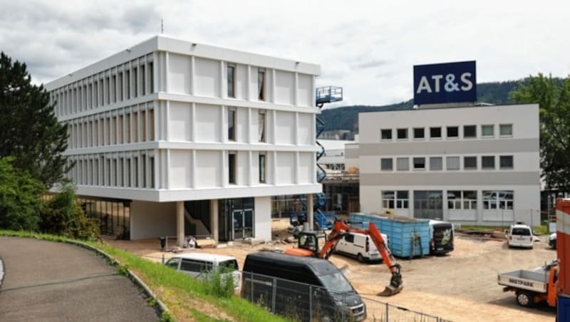 Derzeit eine Baustelle: Der Sitz der AT&S AG in Leoben. (Bild: Christian Jauschowetz)