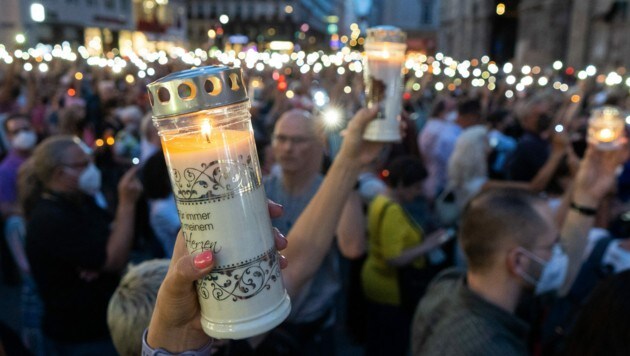 Das Lichtermeer in Wien im Gedenken an Lisa-Maria Kellermayr (Bild: APA/Georg Hochmuth)