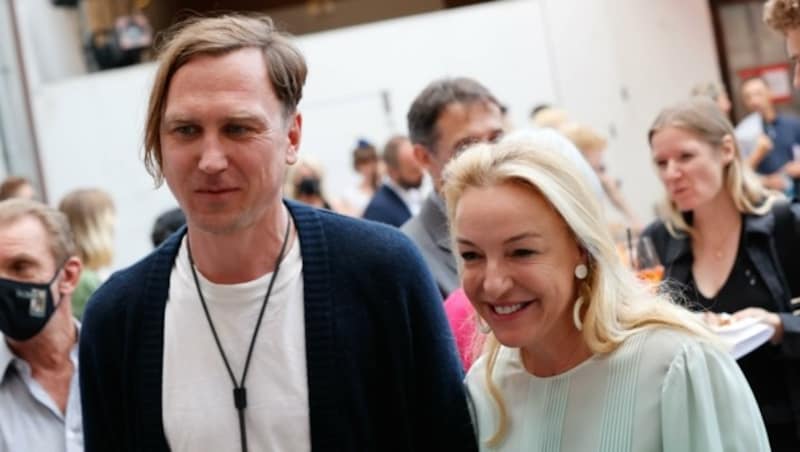 Lars Eidinger und Kristina Hammer kamen am Montagabend ebenfalls zur nun nachgeholten „Ingolstadt“ Premiere (Bild: Tschepp Markus)