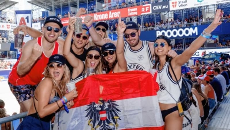 Ausgelassene Strand-Stimmung bei den vielen Fans bei der wohl größten Beach-Party des Landes. (Bild: urbantschitsch mario)