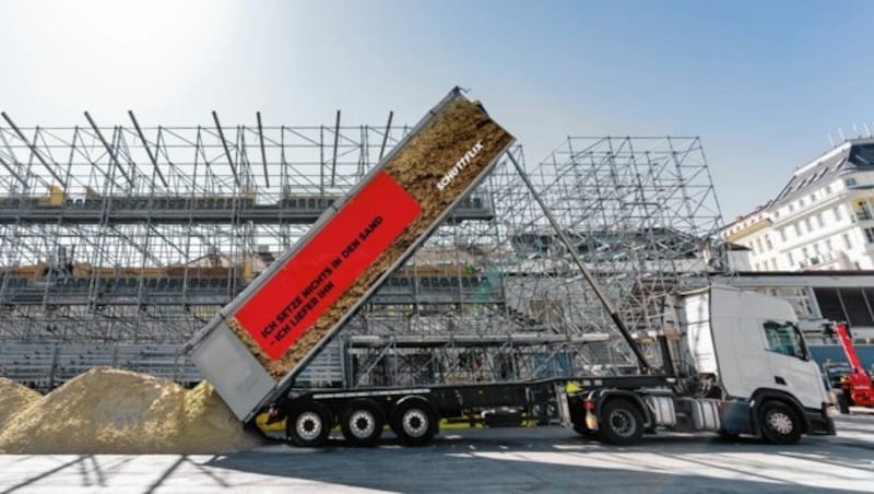 810 Tonnen Sand wurden auf den Heumarkt gekarrt. (Bild: ACTS)