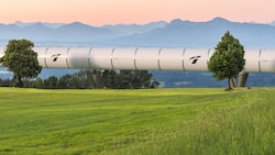 Eine Hyperloop-Strecke in Bayern: An dieser Vision forscht ein Team der Technischen Universität München. (Bild: TUM Hyperloop)