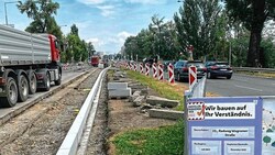 Der Grünstreifen auf der Wagramer Straße wird nur vorübergehend zubetoniert. (Bild: FPÖ/Toni Mahdalik)